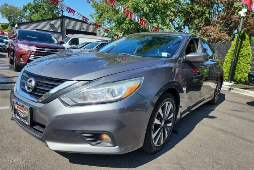 2017 Nissan Altima 2.5 SR photo 1