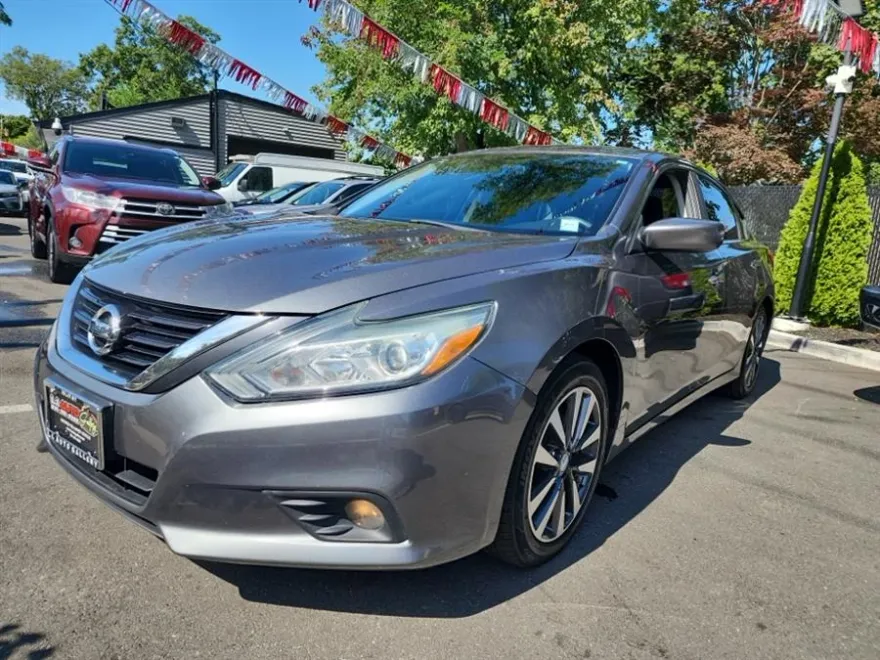 2017 Nissan Altima 2.5 SR photo 1