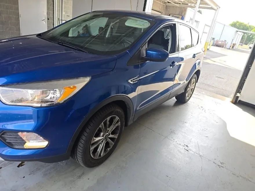 2019 Ford Escape SE photo 1