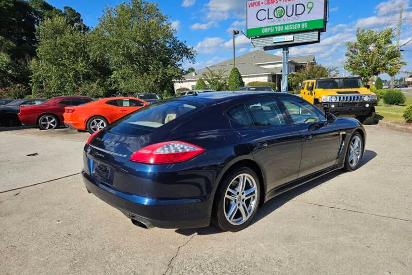 2013 Porsche Panamera 4 photo 1