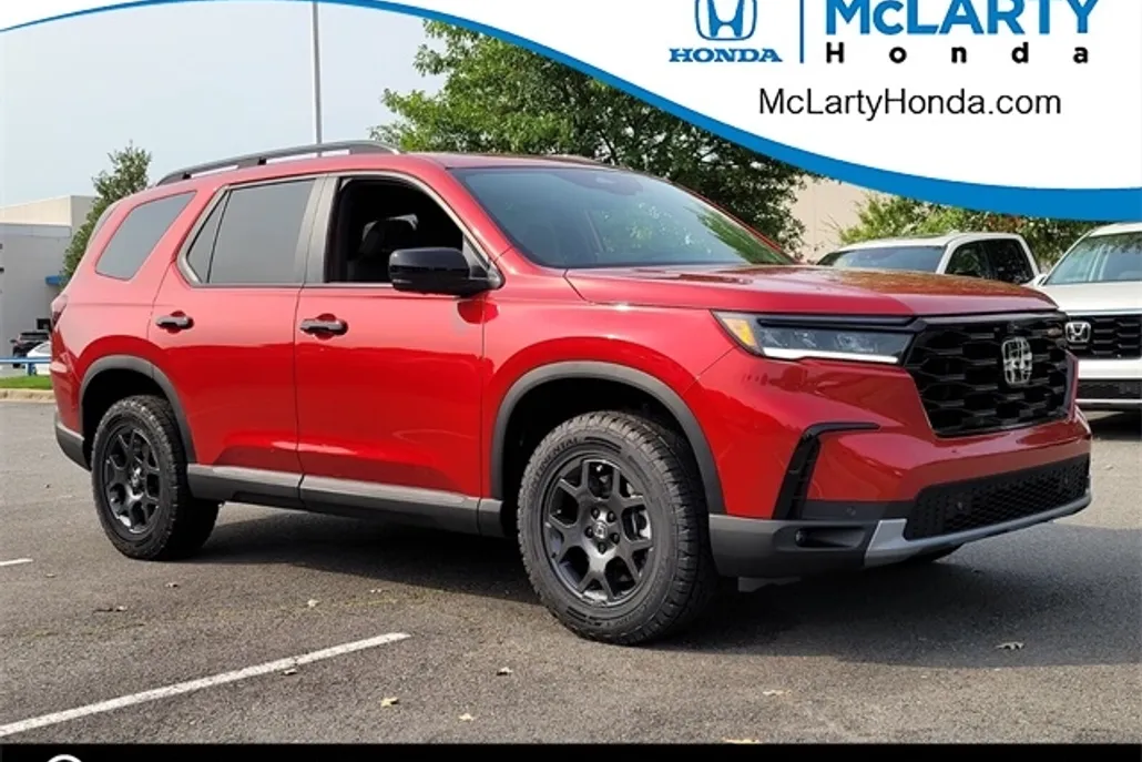 2025 Honda Pilot TrailSport photo 1