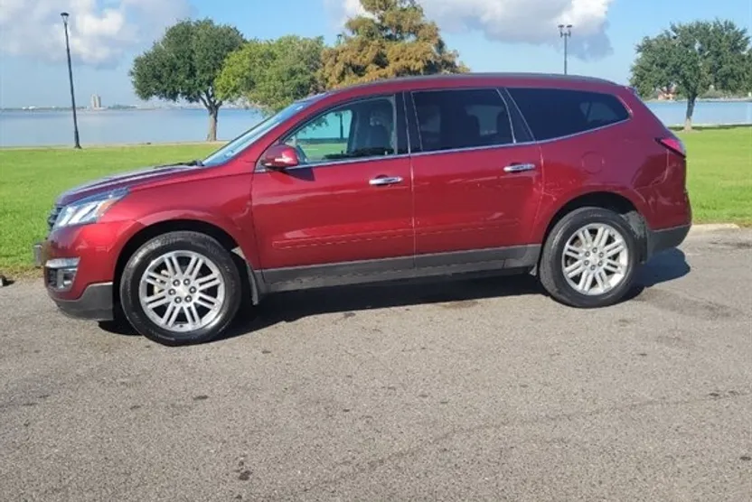 2015 Chevrolet Traverse 1LT photo 1