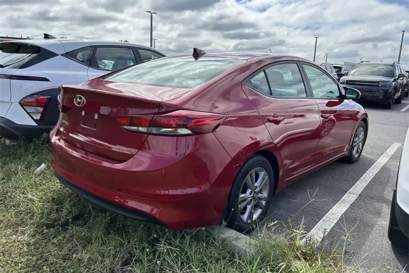 2017 Hyundai Elantra SE photo 1