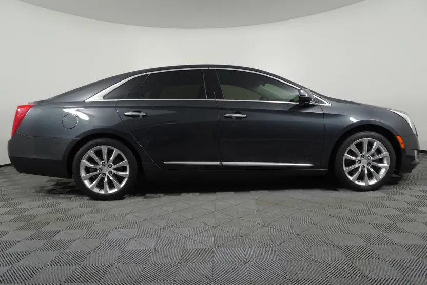 2017 Cadillac XTS Luxury photo 1