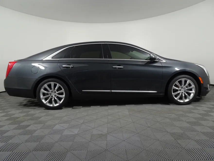 2017 Cadillac XTS Luxury photo 1