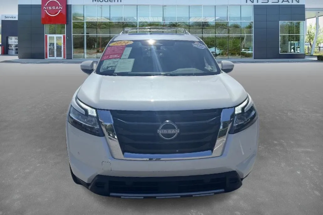 2024 Nissan Pathfinder SL photo 1