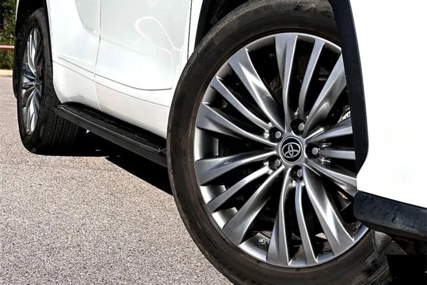 2022 Toyota Highlander Platinum photo 1