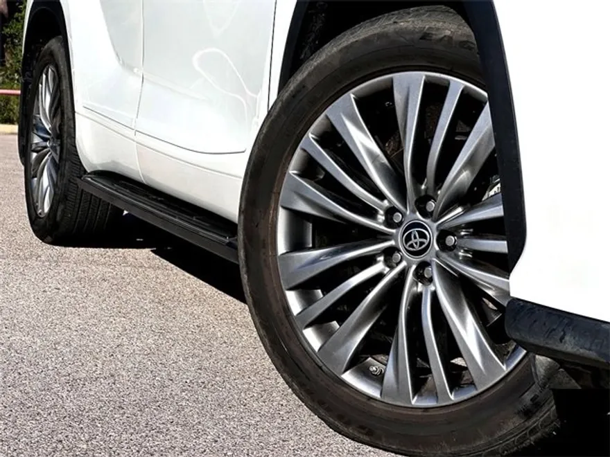 2022 Toyota Highlander Platinum photo 1