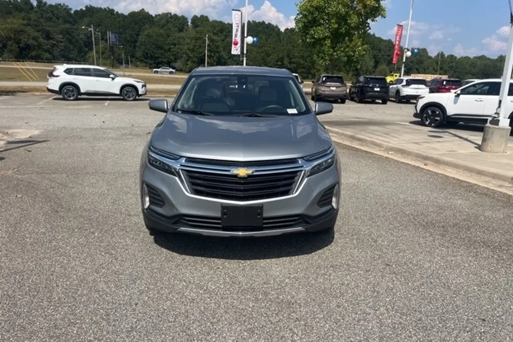 2023 Chevrolet Equinox LT photo 1