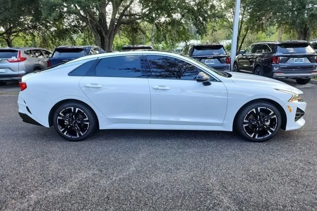 2024 Kia K5 GT-Line photo 1