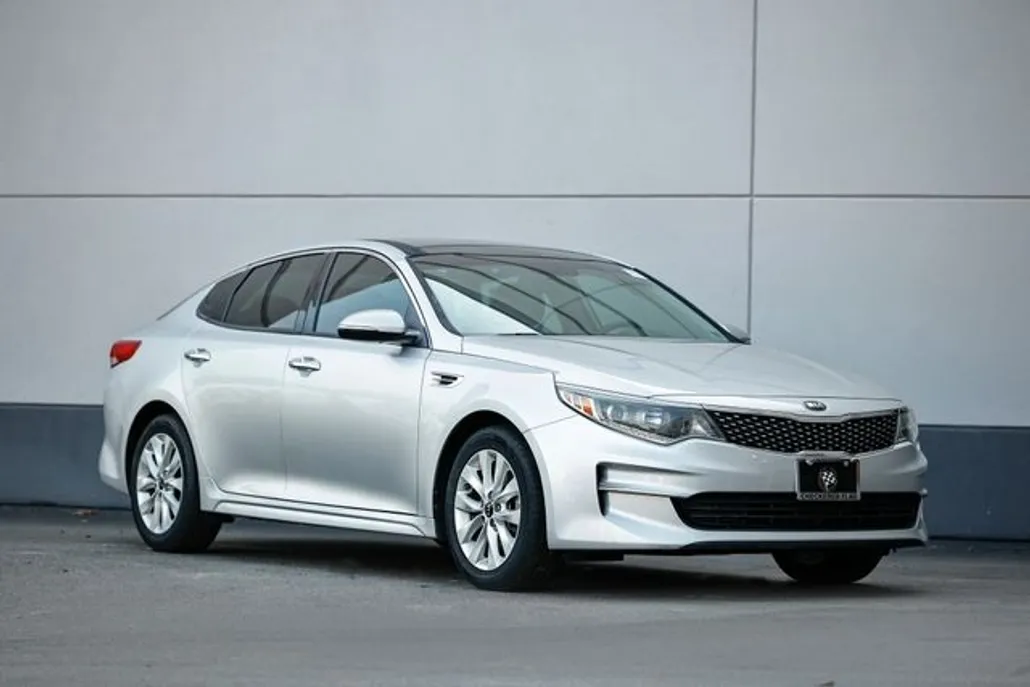 2018 Kia Optima EX photo 1
