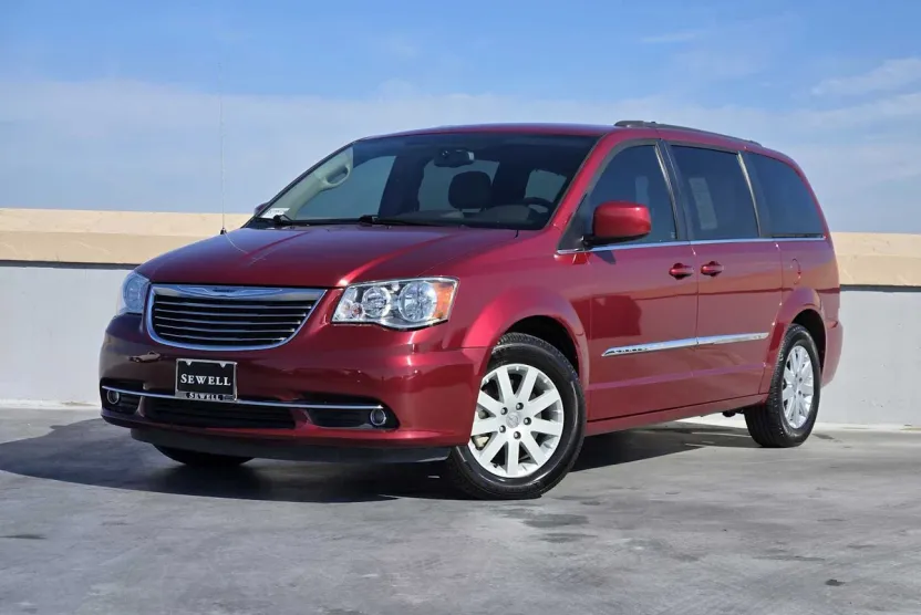 2015 Chrysler Town & Country Touring photo 1