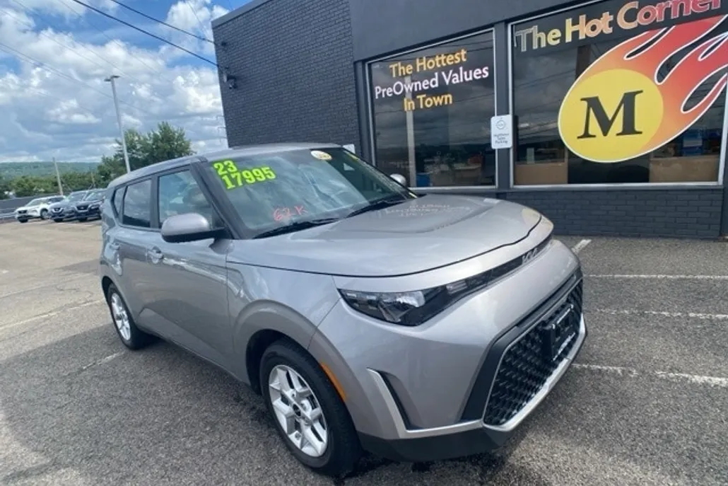 2023 Kia Soul LX photo 1