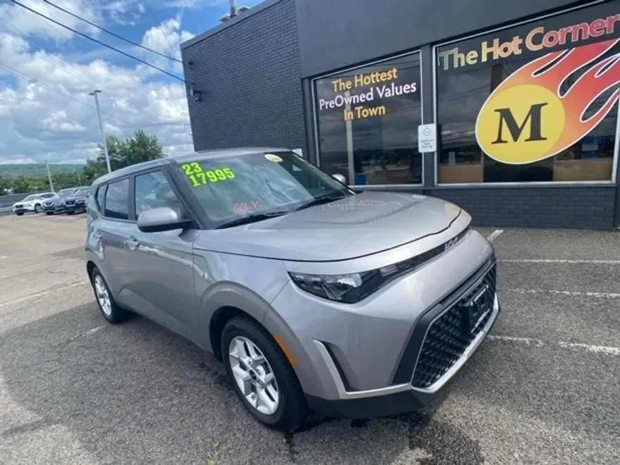 2023 Kia Soul LX photo 1