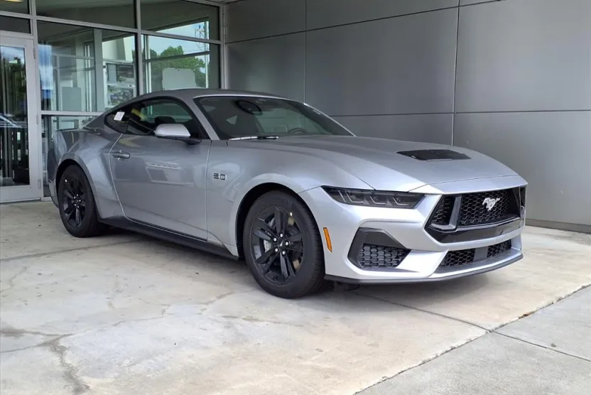 2025 Ford Mustang GT photo 1