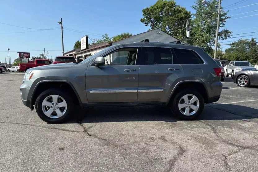 2011 Jeep Grand Cherokee Laredo Sport photo 1