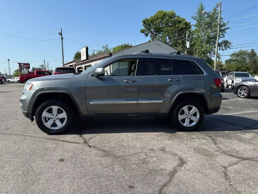 2011 Jeep Grand Cherokee Laredo Sport photo 1