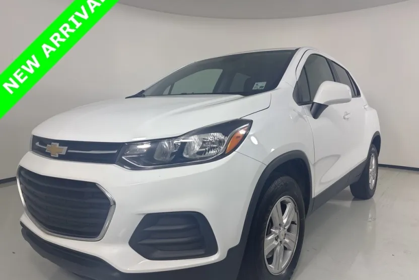 2022 Chevrolet Trax LS photo 1