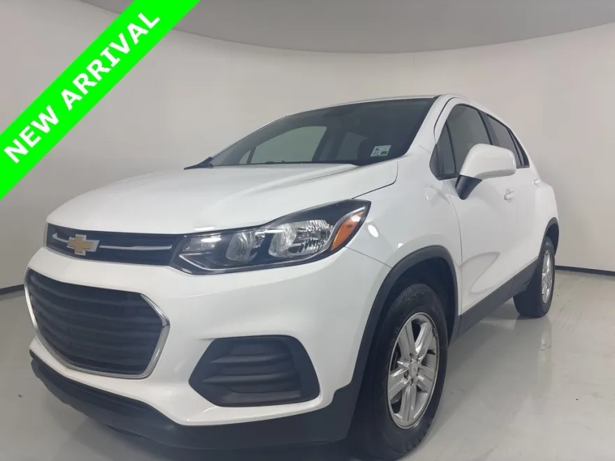 2022 Chevrolet Trax LS photo 1