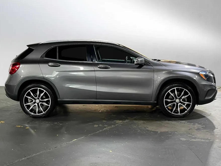 2017 Mercedes Benz GLA 250 photo 1