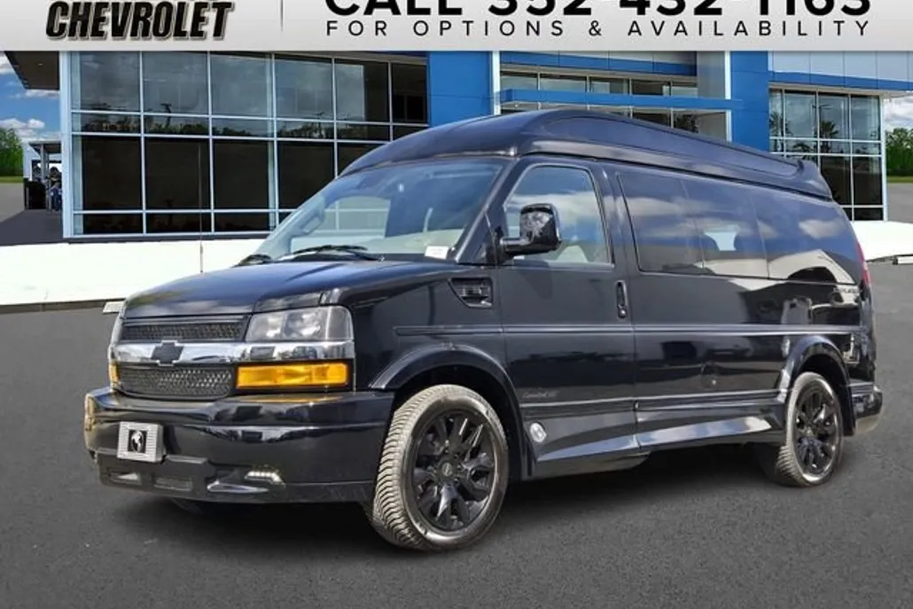 2025 Chevrolet Express Cargo 2500 Work photo 1