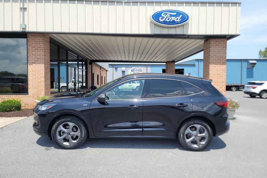 2023 Ford Escape ST-Line photo 1