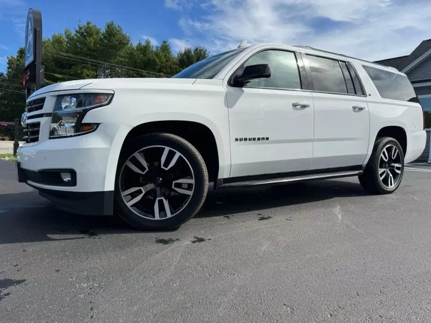 2020 Chevrolet Suburban LT photo 1