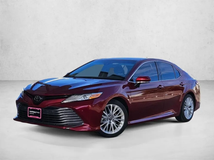 2018 Toyota Camry SE XLE photo 1
