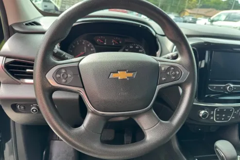 2021 Chevrolet Traverse LS photo 2