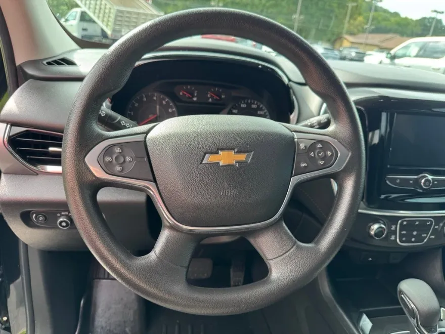 2021 Chevrolet Traverse LS photo 2