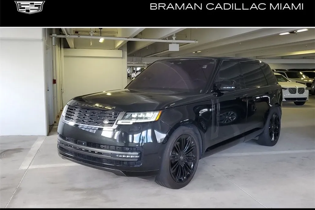 2023 Land Rover Range Rover SE photo 1