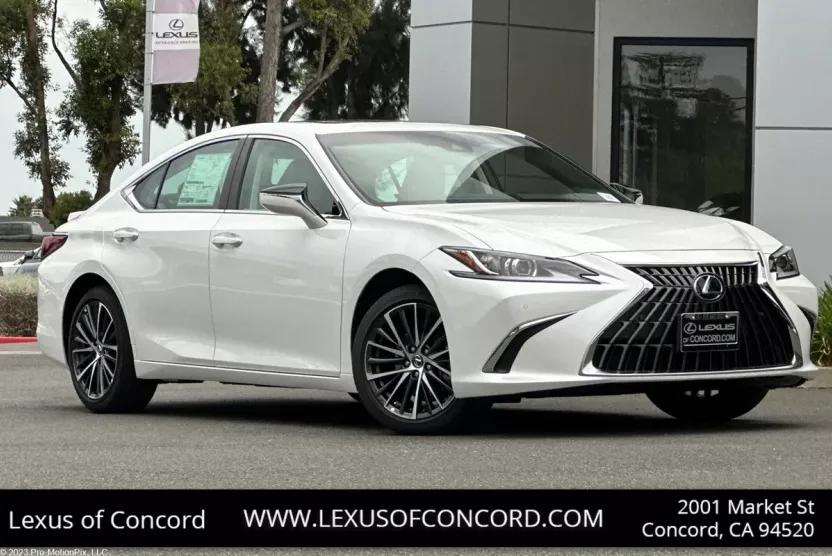 2025 Lexus ES 300h photo 1