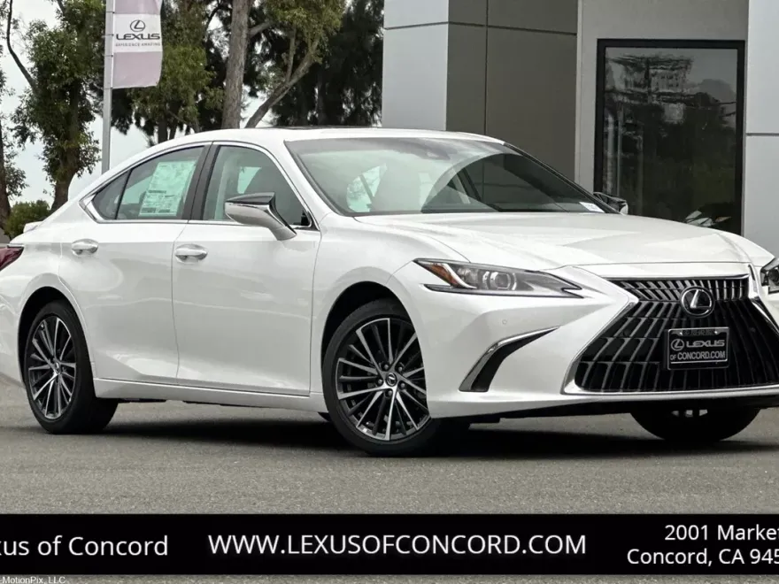 2025 Lexus ES 300h photo 1