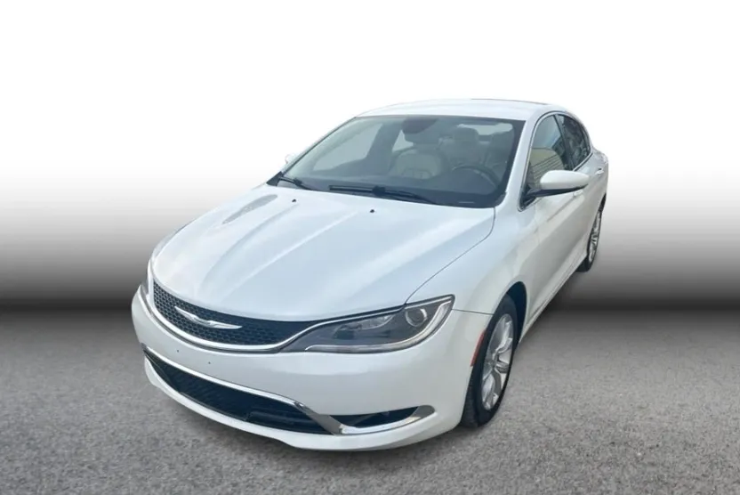 2015 Chrysler 200 photo 1