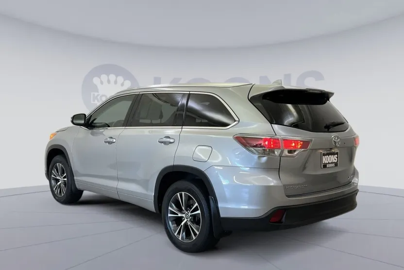 2016 Toyota Highlander XLE photo 1