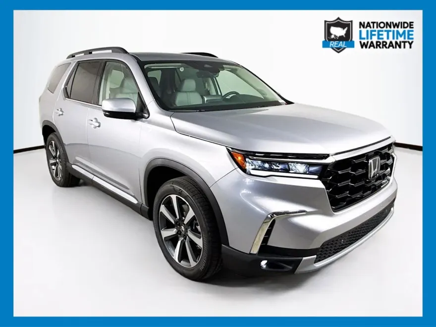 2025 Honda Pilot Touring photo 1