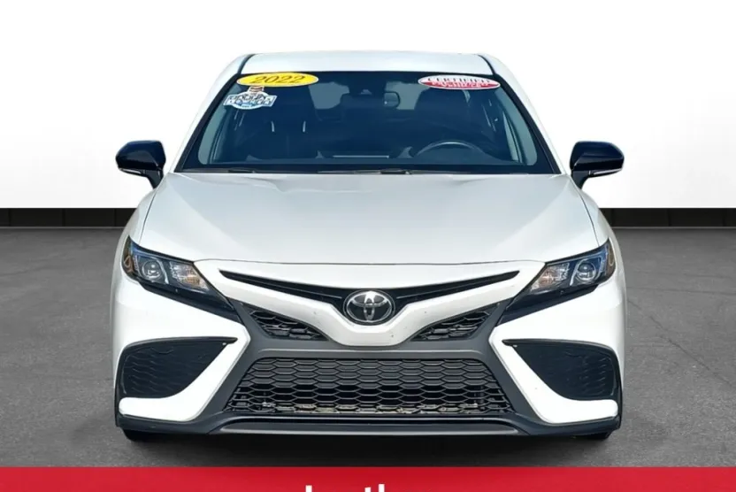 2022 Toyota Camry SE photo 1