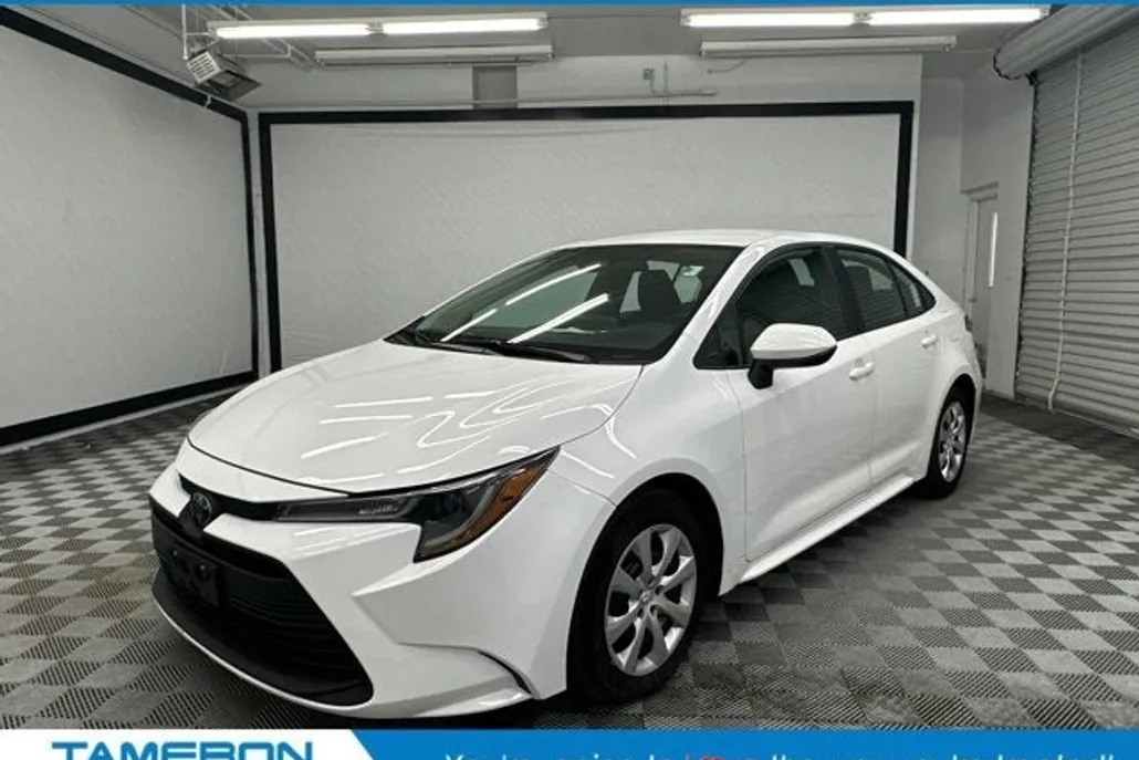 2024 Toyota Corolla LE photo 1