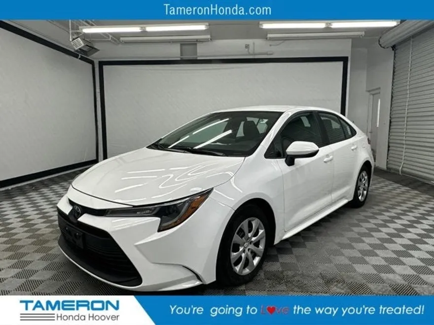 2024 Toyota Corolla LE photo 1