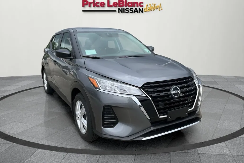 2025 Nissan Kicks Play S photo 1