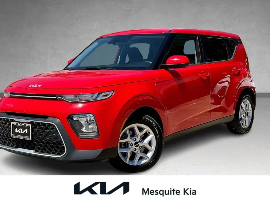 2022 Kia Soul LX photo 1