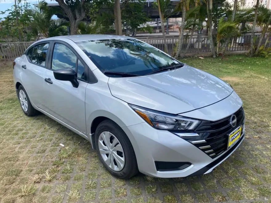 2025 Nissan Versa 1.6 S photo 1