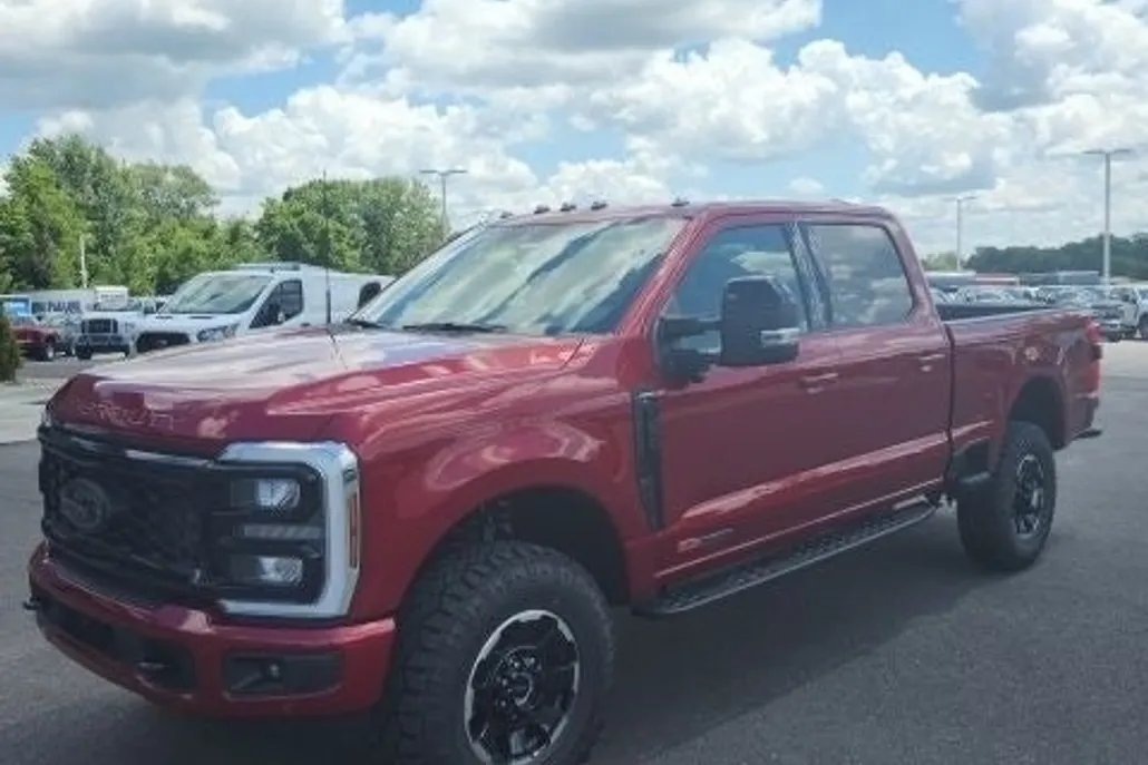 2025 Ford F-350 Lariat photo 1