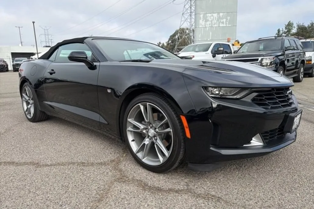 2023 Chevrolet Camaro 1LT photo 1