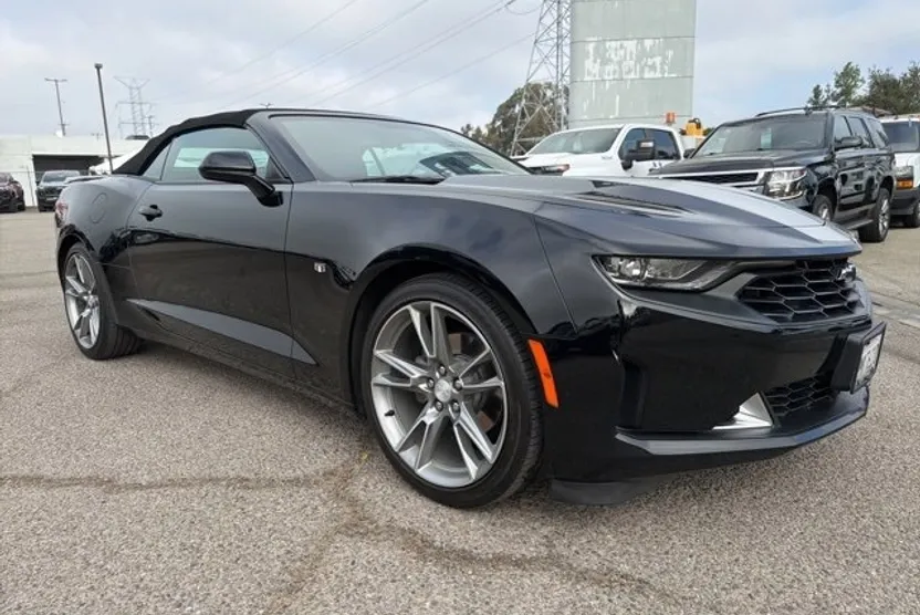 2023 Chevrolet Camaro 1LT photo 1