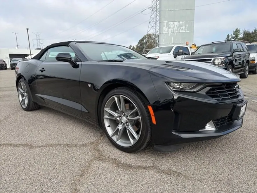 2023 Chevrolet Camaro 1LT photo 1