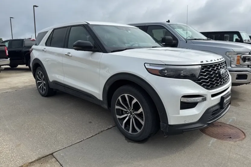 2021 Ford Explorer ST photo 1