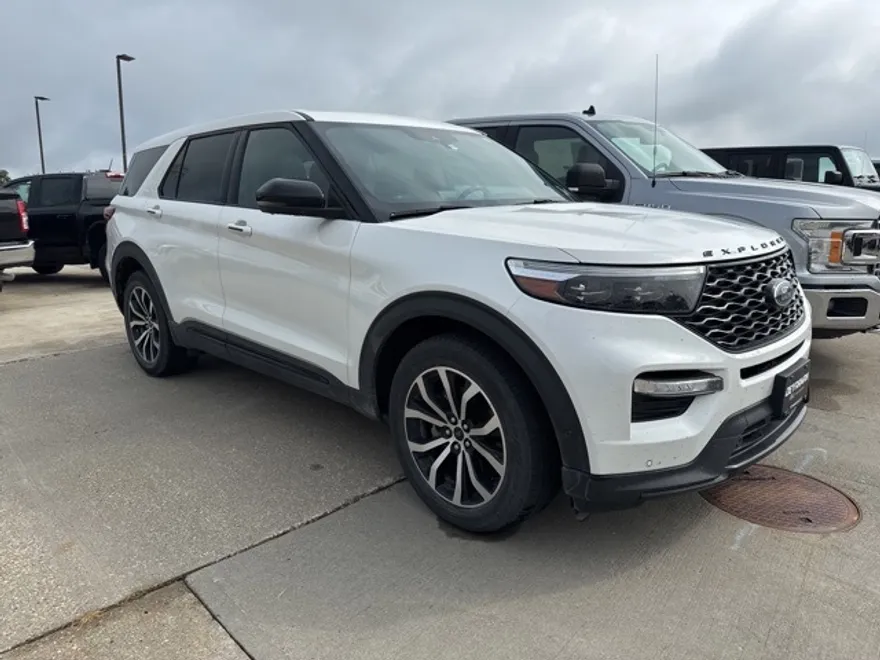 2021 Ford Explorer ST photo 1