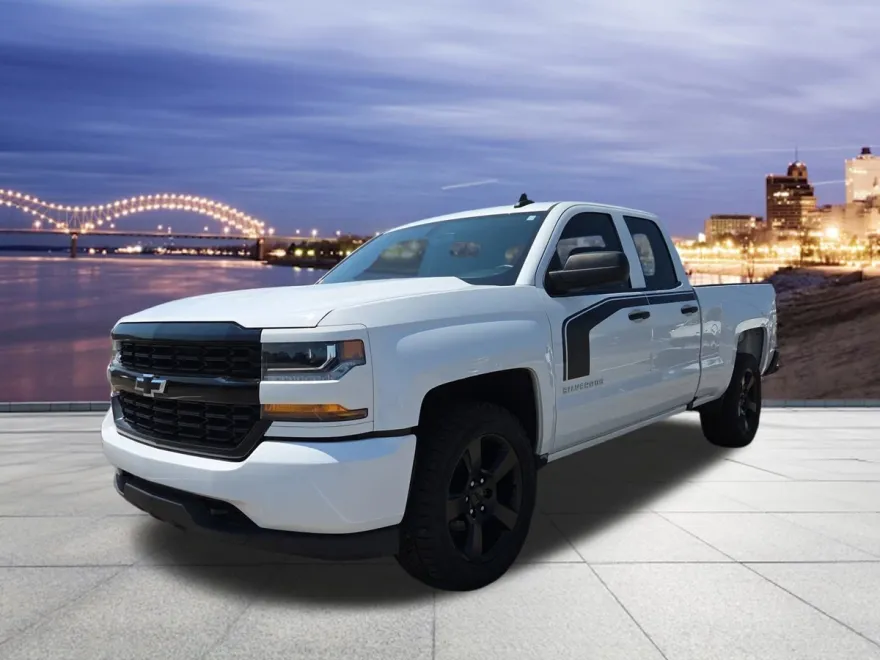 2018 Chevrolet Silverado 1500 Custom photo 1