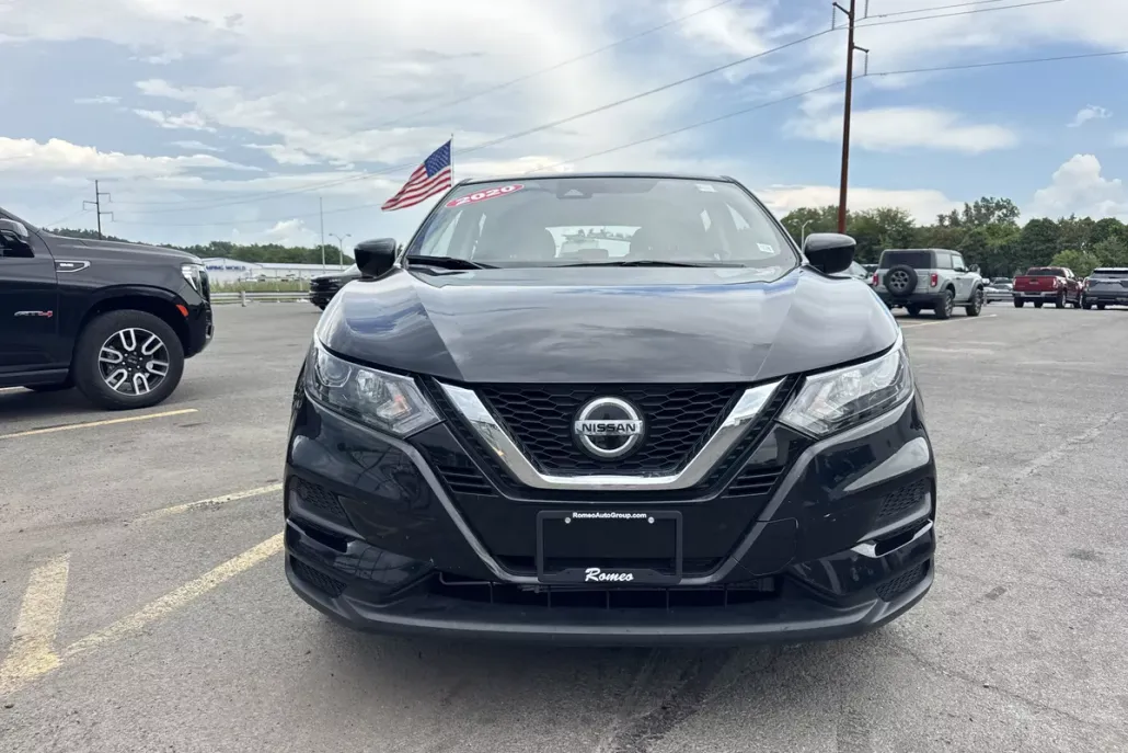 2020 Nissan Rogue Sport S photo 1